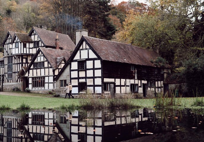 picture of lower Wythall nuilding, white and black timber frame
